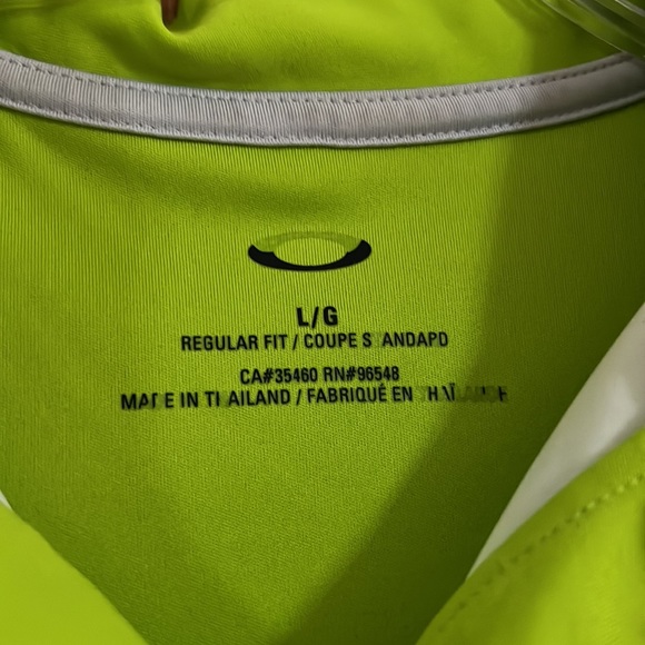 Oakley Mens L, a slight run at the back, see photo 4 - Picture 2 of 5